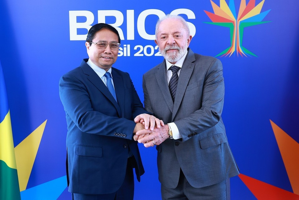 Le Premier ministre Pham Minh Chinh (gauche) et le président brésilien Lula da Silva. Photo: VNA