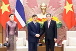 Le président de l’Assemblée nationale Tran Thanh Man (droite) rencontre le roi de Thaïlande Maha Vajiralongkorn Phra Vajiraklaochaoyuhua et la reine Suthida Bajrasudhabimalalakshana. Photo: VNA