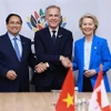Le Premier ministre Pham Minh Chinh a rencontré le Premier ministre du Canada, Mark Carney, et la présidente de la Commission européenne (UE), Ursula von der Leyen. Photo: VNA