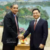 Le vice-Premier ministre Nguyen Van Thang et Krisha Srinivasan, directeur du département Asie et Pacifique du Fonds monétaire international (FMI). Photo: VNA