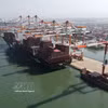 Chaque semaine, des navires mères de grandes compagnies maritimes internationales accostent au complexe portuaire de Cai Mep - Thi Vai pour le chargement, le déchargement et le transbordement de marchandises internationales. Photo : VNA