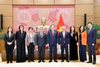 Le président de l’Assemblée nationale Tran Thanh Man (au milieu) et des délégués. PHoto: VNA