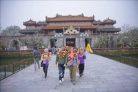 Visiteurs au Cité impérial de Huê. Photo: VNA