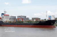 Importation de produits pétroliers au port de Hai Phong. Photo : VNA