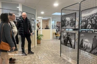 L'exposition se déroule du 3 au 13 février à l'Hôtel de Ville de Châteaudun, en région Centre-Val de Loire. Photo: VNA