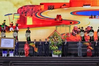 Cérémonie marquant la réception du certificat de l'UNESCO inscrivant l'artisanat de la gravure sur bois traditionnelle de Dong Ho sur la Liste du patrimoine culturel immatériel nécessitant une sauvegarde urgente. Photo: VNA