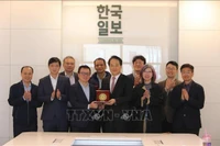 La délégation de l'Association des journalistes du Vietnam au siège du journal Hankook Ilbo. Photo: VNA