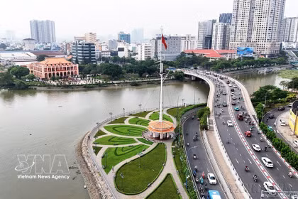 Hô Chi Minh-Ville accélère le développement de ses infrastructures techniques et sociales, avec plus de 100 projets. Photo: VNA