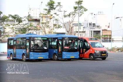 Ho Chi Minh-Ville envisage de généraliser la gratuité des bus afin de réduire la congestion et la pollution. Photo: VNA