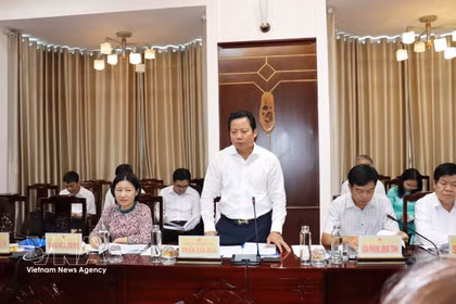 Le vice-président du Comité populaire de la province de Tay Ninh, Pham Tan Hoa s'exprime à la réunion. Photo: VNA