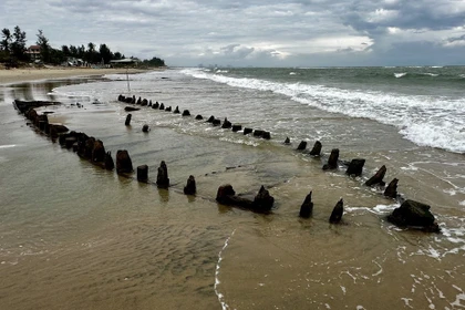 L’emplacement de l’épave se situe tout près du rivage du quartier de Hôi An Tây, dans la ville de Da Nang. Photo: VNA