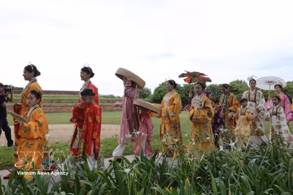 Parade « Bach hoa bô hành » 2026 : « Convergence des styles vietnamiens »