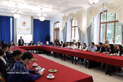 La délégation de Quang Ninh travaille avec l'ambassade du Vietnam en Russie. Photo: VNA