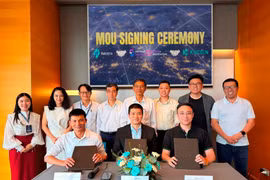 Signature du protocole d'accord de coopération stratégique entre la VBA, le groupe KuCoin et la société 1Matrix. Photo: VNA