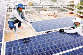 Ho Chi Minh-Ville compte plus de 22 000 systèmes solaires sur toiture, dont environ 6 300 fonctionnent en auto-production et auto-consommation. Photo: nhandan.vn