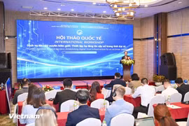 Le vice-ministre des Sciences et Technologies, Pham Duc Long, s'exprime au colloque. Photo: Vietnam+