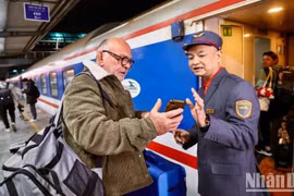 La VNR intensifie ses services afin de satisfaire la demande croissante de voyages durant les congés du 30 avril et du 1er mai. Photo: VNA
