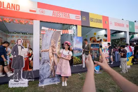 Visiteurs au 2e Festival culturel mondial à Hanoï. Photo: VNA