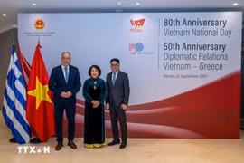 L’ambassadrice du Vietnam en Grèce, Pham Thi Thu Huong à la célébration du 80e anniversaire de la Fête nationale du Vietnam. Photo: VNA