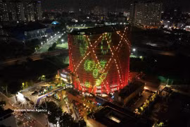Le cirque polyvalent de Phu Tho devrait devenir un lieu incontournable de la vie nocturne d'Hô Chi Minh-Ville. Photo : VNA