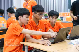 Des élèves de l'école inter-niveau FPT Ha Nam. Photo: VNA