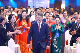 Le Premier ministre Le Minh Hung lors de la cérémonie marquant le 20e anniversaire de l’Association des petites et moyennes entreprises du Vietnam (VINASME). Photo : VNA