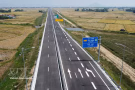Un tronçon de l'autoroute Nord-Sud traversant la province de Dak Lak. Photo: VNA