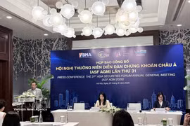 Conférence de presse sur la 31e Assemblée générale annuelle du Forum asiatique des valeurs mobilières. Photo: VNA