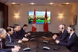 Le secrétaire général du Parti et président To Lam reçoit le recteur de l’Université Concordia. Photo: VNA