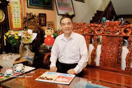 Le professeur associé et Dr Vu Van Phuc, président du Conseil scientifique de l'Institut d'économie et de droit international. Photo: VNA
