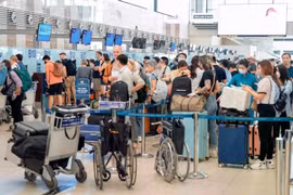 Les compagnies aériennes vietnamiennes prévoient d'exploiter 7 536 vols intérieurs pendant la période de forte affluence liée aux vacances de la Journée de la Libération du Sud et de la Réunification nationale (30 avril) et de la Fête du travail (1er mai). Photo: VNA