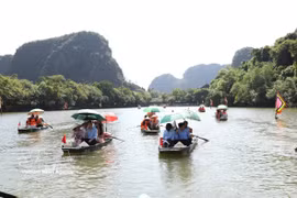 Une délégation de l’UNESCO effectue une visite dans le complexe paysager de Trang An, dans la province de Ninh Binh. Photo : VNA