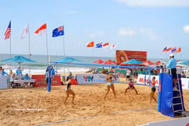 Le tournoi international de beach-volley féminin 2026 a débuté le 14 août au complexe touristique NovaWorld Phan Thiet. Photo: VNA