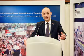 L'ambassadeur français Didier Le Bret. Photo: VNA