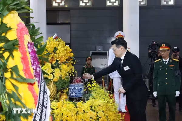 La délégation thaïlandaise rend hommage au secrétaire général du Parti Nguyên Phu Trong. Photo: VNA