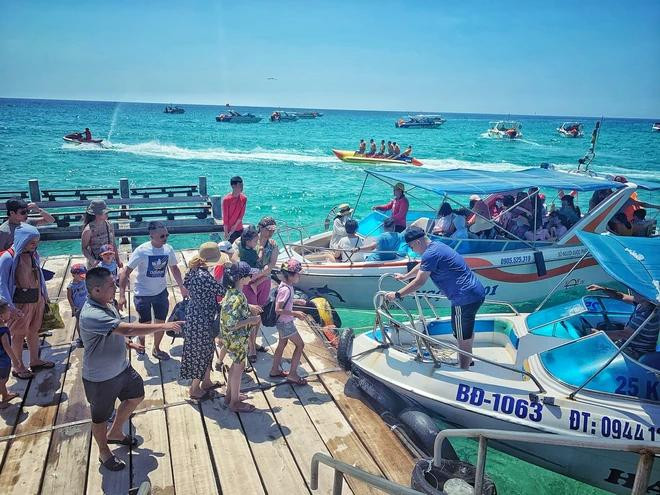 Les activités touristiques dans les destinations à travers le pays deviennent dynamiques à mesure que l’été arrive. Photo: VietnamPlus 2.webp