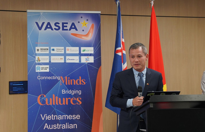 L'ambassadeur adjoint du Vietnam en Australie, Nguyen Xuan Hoa prend la parole. Photo: VNA 3.jpg