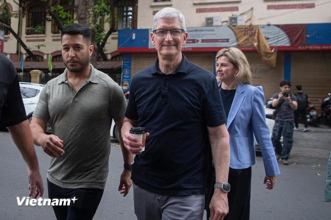 Le PDG d'Apple Tim Cook à Hanoï. Photo: Vietnamplus 2.webp