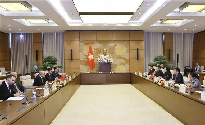Entretien des secrétaires généraux des organes législatifs du Vietnam et du Maroc. Photo: VNA 5.jpg