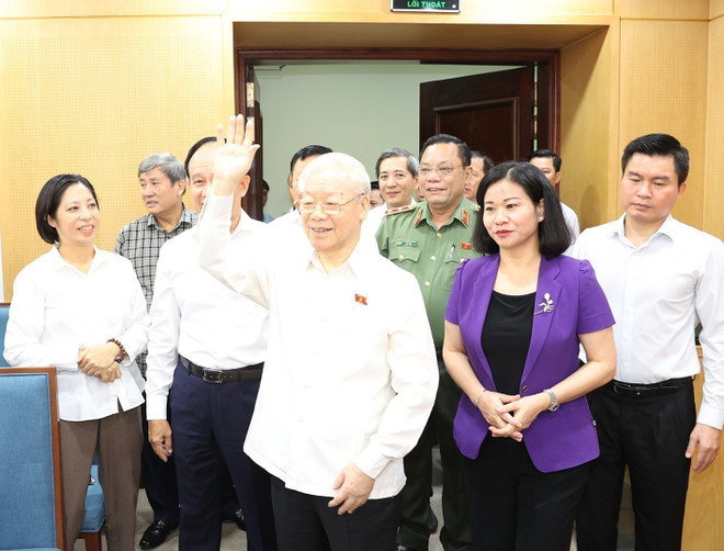 Le secrétaire général Nguyen Phu Trong rencontre des électeurs de l’arrondissement de Dong Da, Hanoï, le 14 octobre 2023. Photo: VNA 1 (18).jpg