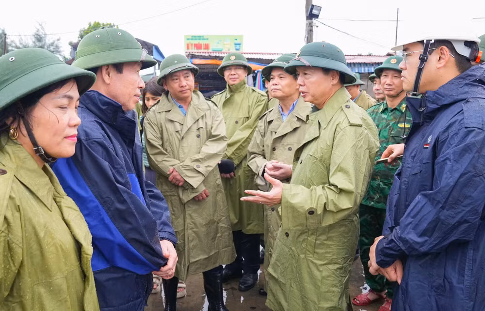 vna-potal-pho-thu-tuong-tran-hong-ha-kiem-tra-chi-dao-cong-tac-phong-chong-bao-so-3-tai-hai-phong-8161933.jpg