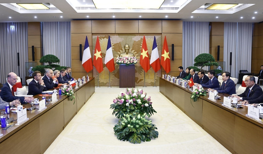 Panorama de l'entrevue. Photo: VNA vna-potal-chu-tich-quoc-hoi-tran-thanh-man-hoi-kien-tong-thong-phap-emmanuel-macron-8055680.jpg