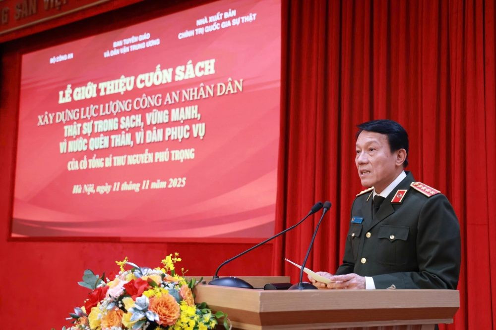 Le général Luong Tam Quang, ministre de la Sécurité publique, prend la parole lors de la cérémonie. Photo: laodong.vn a-luong-tam-quang.jpg