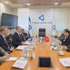 Réunion entre l’ambassadeur du Vietnam en Israël, Nguyên Ky Son, et le ministre israélien de l’Économie et de l’Industrie, Nir Barkat, en présence du conseiller commercial du Vietnam en Israël, Lê Thai Hoa. Photo: VNA