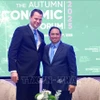 Le Premier ministre Pham Minh Chinh (droite) et Stephan Mergenthaler, directeur exécutif du Forum économique mondial (WEF). Photo: VNA