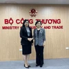 La vice-ministre de l’Industrie et du Commerce, Phan Thi Thang (gauche), et Zhang Min, vice-gouverneure de la province chinoise du Henan. Photo: ministère de l’Industrie et du Commerce