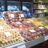Des fruits frais vietnamiens présentés dans les supermarchés en France. Photo: VNA
