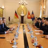 Les deux parties échangent leurs points de vue sur la situation de la coopération en matière d'investissement et les relations d'affaires entre Bac Ninh et ses partenaires allemands. Photo : VNA