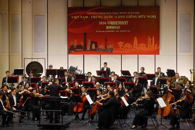 Le concert du Nouvel An 2026 « Vietnam – Chine : voisins d’amitié » s’est tenu le 7 février à Hanoï, célébrant l’amitié, la paix et la coopération entre les deux pays. Photo: VNA