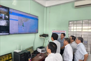 Les autorités de la province de Vinh Long ont effectué une inspection dans 23 communes côtières afin d’évaluer la mise en œuvre des mesures de lutte contre la pêche illicite, non déclarée et non réglementée (INN). Photo: VNA